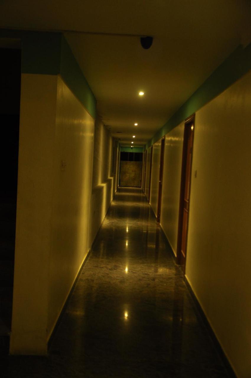 โรงแรมปาล์ม มยีลาดูธูราย ภายนอก รูปภาพ